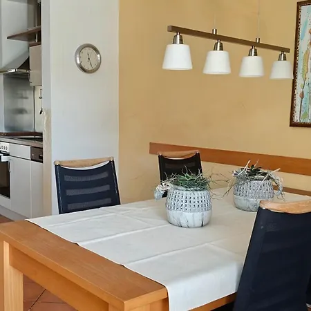 Holder Apartment *